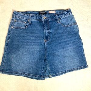 BCBG Generation 11/30 Boyfriend Shorts Women Denim Mom Blue Jean Shorts